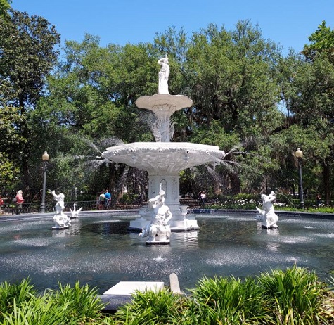 Savannah GA Fountain.jpg